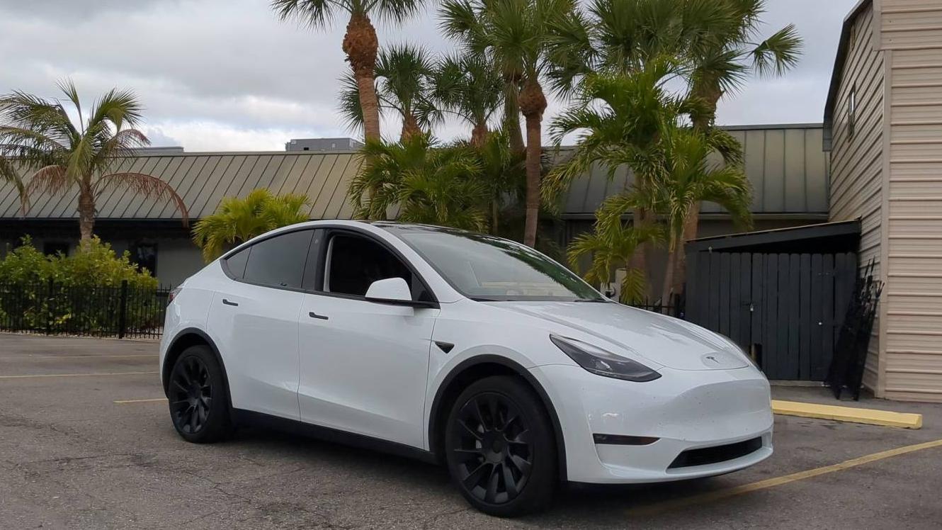 TESLA MODEL Y 2023 7SAYGDEE6PF607433 image